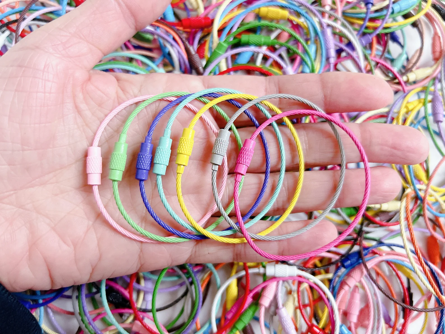 Beadable Wire Loop,Stainless Steel Wire Rings ,Colors Cable Keyrings,Wire Cable Keychain ,Ring for Bogg Bag Stanley Tumbler Cup Charm Making,Colored Metal Loop