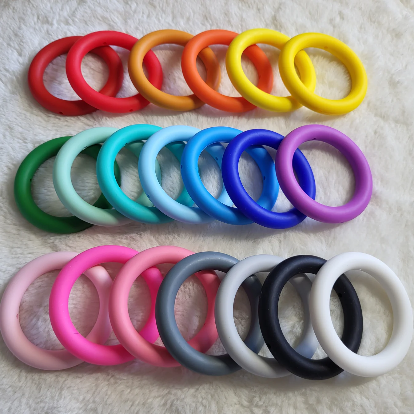 65mm Silicone Solid Round Rings for Car Charms and Beading Jewelry Making