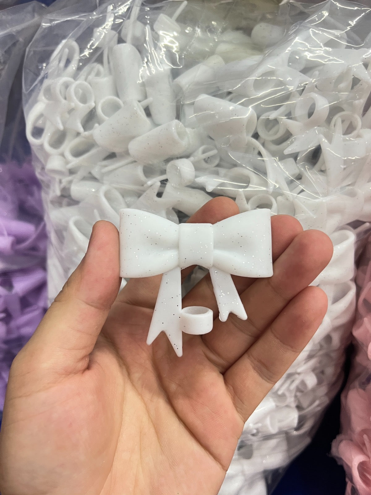 Glitter Silicone Bow Straw Topper for Stanley Cup,Fancy Decoration for 40oz & 30oz Tumbler Cup Accessories,Cute 3D Bow Silicone Straw Topper for Tumbler,Water Glasses