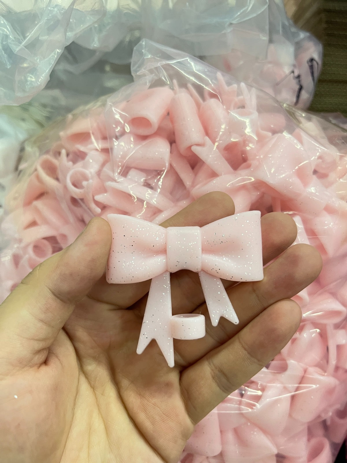 Glitter Silicone Bow Straw Topper for Stanley Cup,Fancy Decoration for 40oz & 30oz Tumbler Cup Accessories,Cute 3D Bow Silicone Straw Topper for Tumbler,Water Glasses