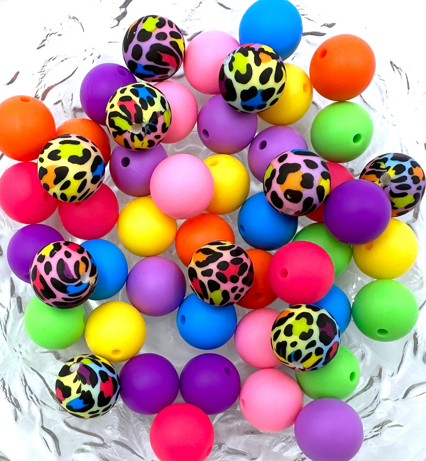 50pcs 15mm Silicone Solid and Printed Round Beads Mix Kits for Beadable Pen Keychain Car Charm Crafting Jewelry Making DIY Bracelet Wristlets Cup Charms Handmade Craft Supplies