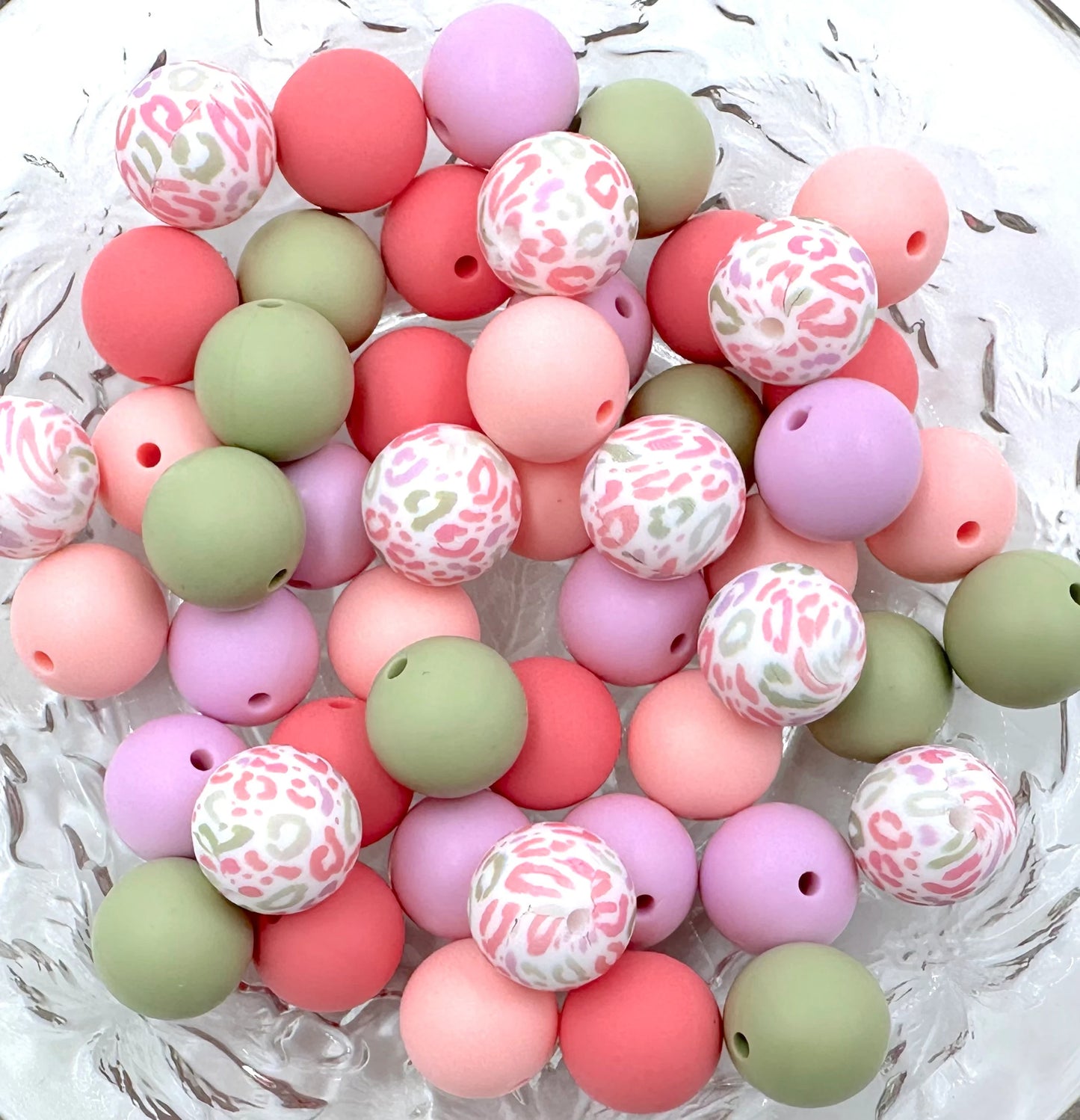 50pcs 15mm Silicone Solid and Printed Round Beads Mix Kits for Beadable Pen Keychain Car Charm Crafting Jewelry Making DIY Bracelet Wristlets Cup Charms Handmade Craft Supplies