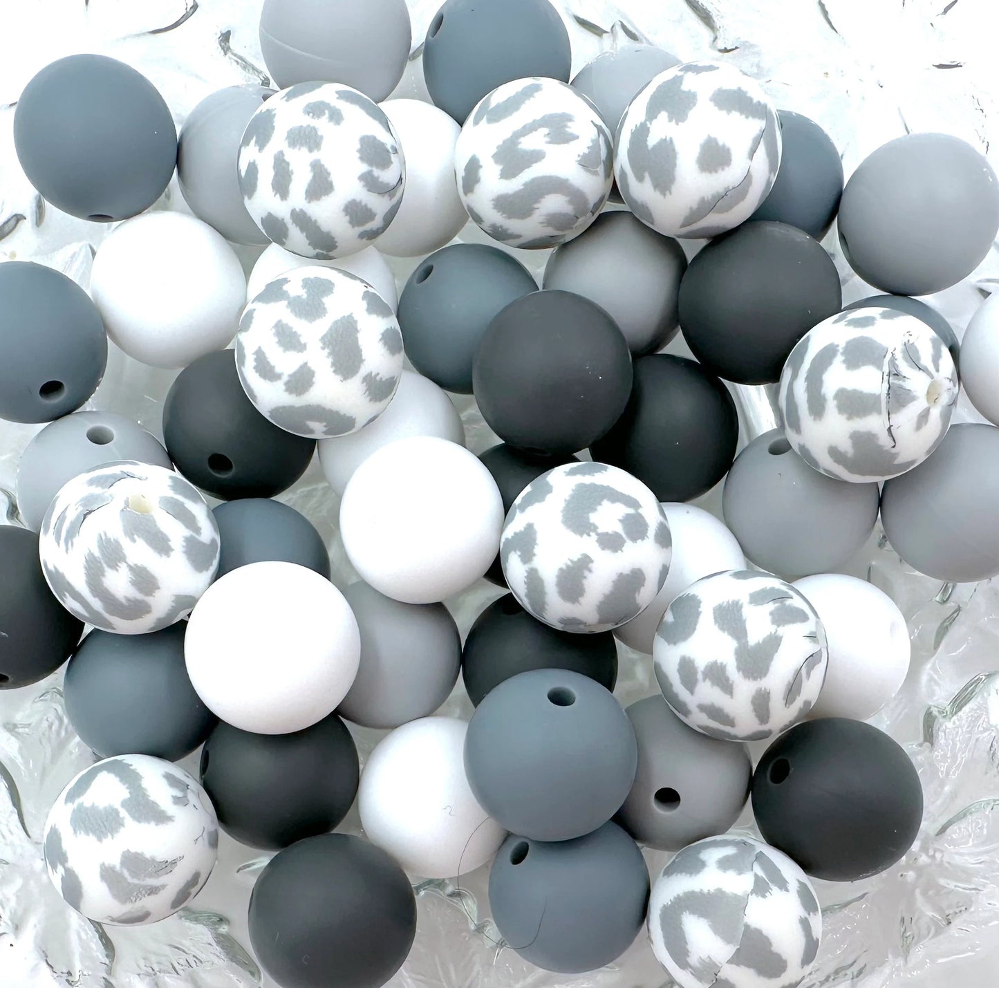 50pcs 15mm Silicone Solid and Printed Round Beads Mix Kits for Beadable Pen Keychain Car Charm Crafting Jewelry Making DIY Bracelet Wristlets Cup Charms Handmade Craft Supplies